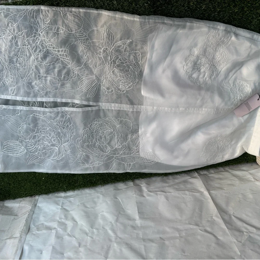 Cinq à Sept Etta Floral
Embroidered Maxi Skirt in Ivory size 4 women - Picture 10 of 11